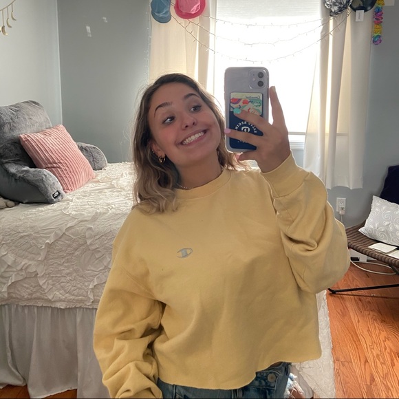 ✰ ✰ YELLOW CROPPED CHAMPION CREW NECK ✰ ✰ - Picture 3 of 4